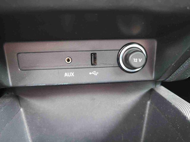 Skoda Fabia Combi 1.2TSI 90PS Tempomat Einparkhilfe v+h Sitzheizung Klimaautmatik SmartLink Android Auto Apple CarPlay Alufelgen mit Ganzjahresreifen Licht und Regensensor Bluetooth Freisprecheinrichtung 