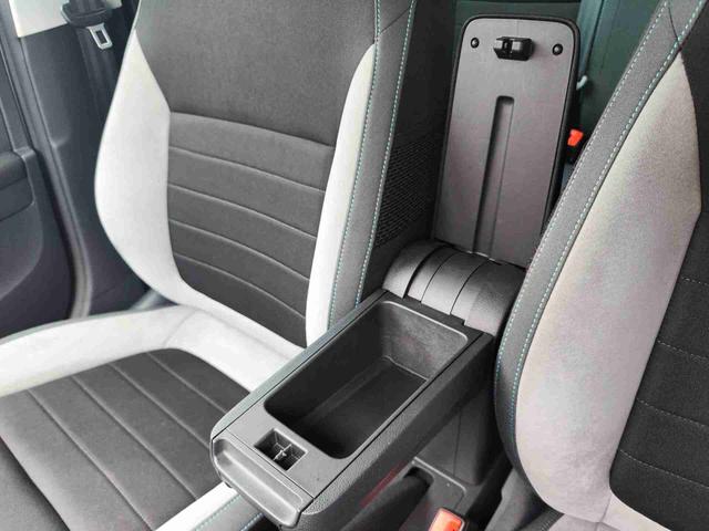Skoda Fabia Combi 1.2TSI 90PS Tempomat Einparkhilfe v+h Sitzheizung Klimaautmatik SmartLink Android Auto Apple CarPlay Alufelgen mit Ganzjahresreifen Licht und Regensensor Bluetooth Freisprecheinrichtung 