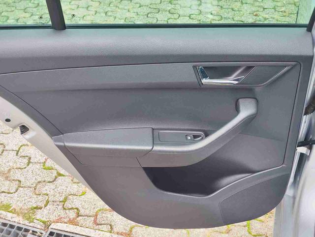Skoda Fabia Combi 1.2TSI 90PS Tempomat Einparkhilfe v+h Sitzheizung Klimaautmatik SmartLink Android Auto Apple CarPlay Alufelgen mit Ganzjahresreifen Licht und Regensensor Bluetooth Freisprecheinrichtung 