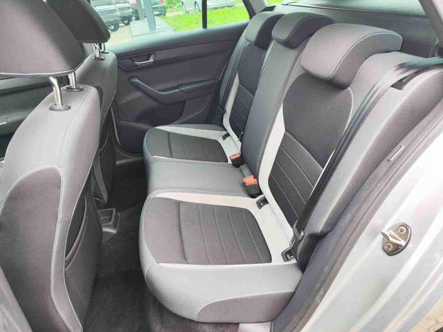 Skoda Fabia Combi 1.2TSI 90PS Tempomat Einparkhilfe v+h Sitzheizung Klimaautmatik SmartLink Android Auto Apple CarPlay Alufelgen mit Ganzjahresreifen Licht und Regensensor Bluetooth Freisprecheinrichtung 