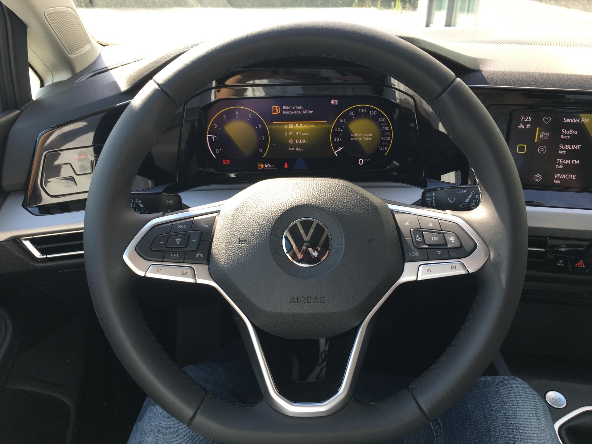 VW Golf VIII Variant 2.0TDI DSG 3-Zonen-Klima Sitzheizung LED