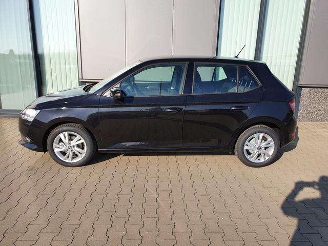 Skoda Fabia - "Ambition" (6) 1.0 TSI 95PS, Schwarz-Metallic, 15" Alufelgen, Parksensoren vorn/hinten, R&uuml;ckfahrkamera, Winter-Paket, Radio Swing PLUS/DAB/Bluetooth, Smart-Link (Navi-Funktion &uuml;ber Smartphone), Klimaanlage, Multifunktions-Lederlenkrad, Nebelscheinwerfer
