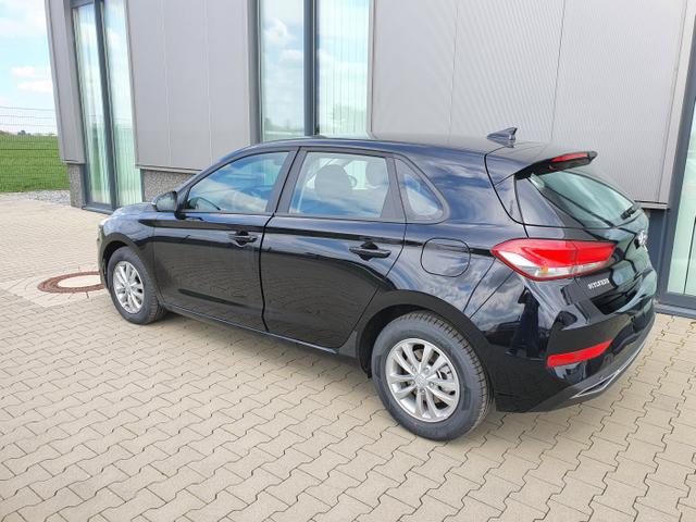 Hyundai i30 "Comfort" (Select*) (1) 1.0 T-GDI 120PS, Schwarz-Metallic, 15" Alufelgen, Klima, Lederlenkrad, Radio 8"-Touchscreen/DAB/Android-Auto & AppleCarPlay, Parksensoren hinten, R&uuml;ckfahrkamera, Nebelscheinwerfer, Tempomat, ZV mit Fernbedienung, Alarmanlage 
