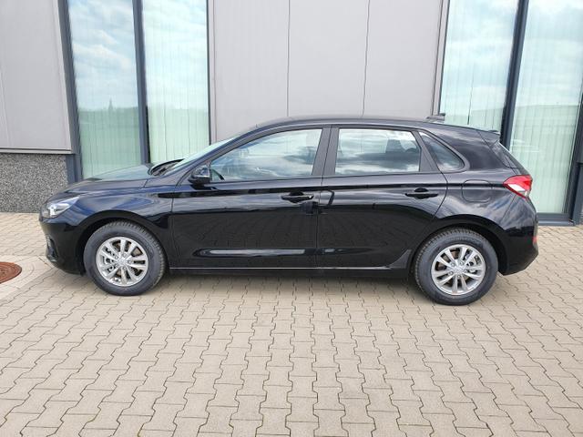Hyundai i30 "Comfort" (Select*) (1) 1.0 T-GDI 120PS, Schwarz-Metallic, 15" Alufelgen, Klima, Lederlenkrad, Radio 8"-Touchscreen/DAB/Android-Auto & AppleCarPlay, Parksensoren hinten, R&uuml;ckfahrkamera, Nebelscheinwerfer, Tempomat, ZV mit Fernbedienung, Alarmanlage 