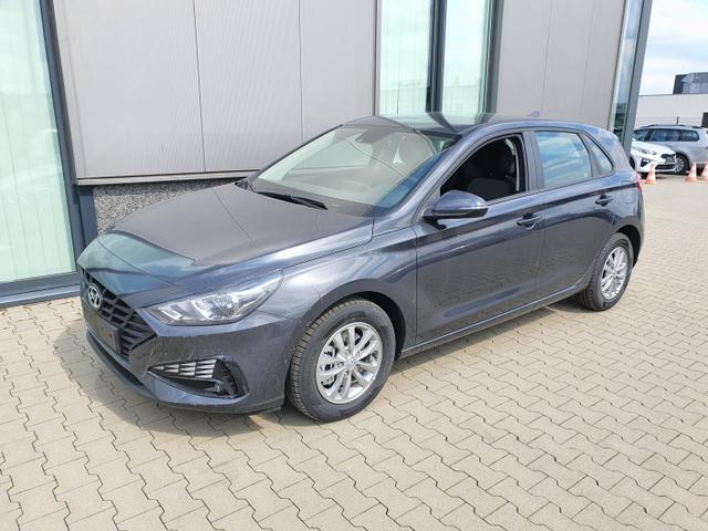 Hyundai i30 "Comfort" (Select*) (1) 1.0 T-GDI 120PS, Dark Knight (Grau)-Metallic, 15" Alufelgen, Klima, Lederlenkrad, Radio 8"-Touchscreen/DAB/Android-Auto & AppleCarPlay, Parksensoren hinten, R&uuml;ckfahrkamera, Nebelscheinwerfer, Tempomat, ZV mit Fernbedienung, Alarmanlage 