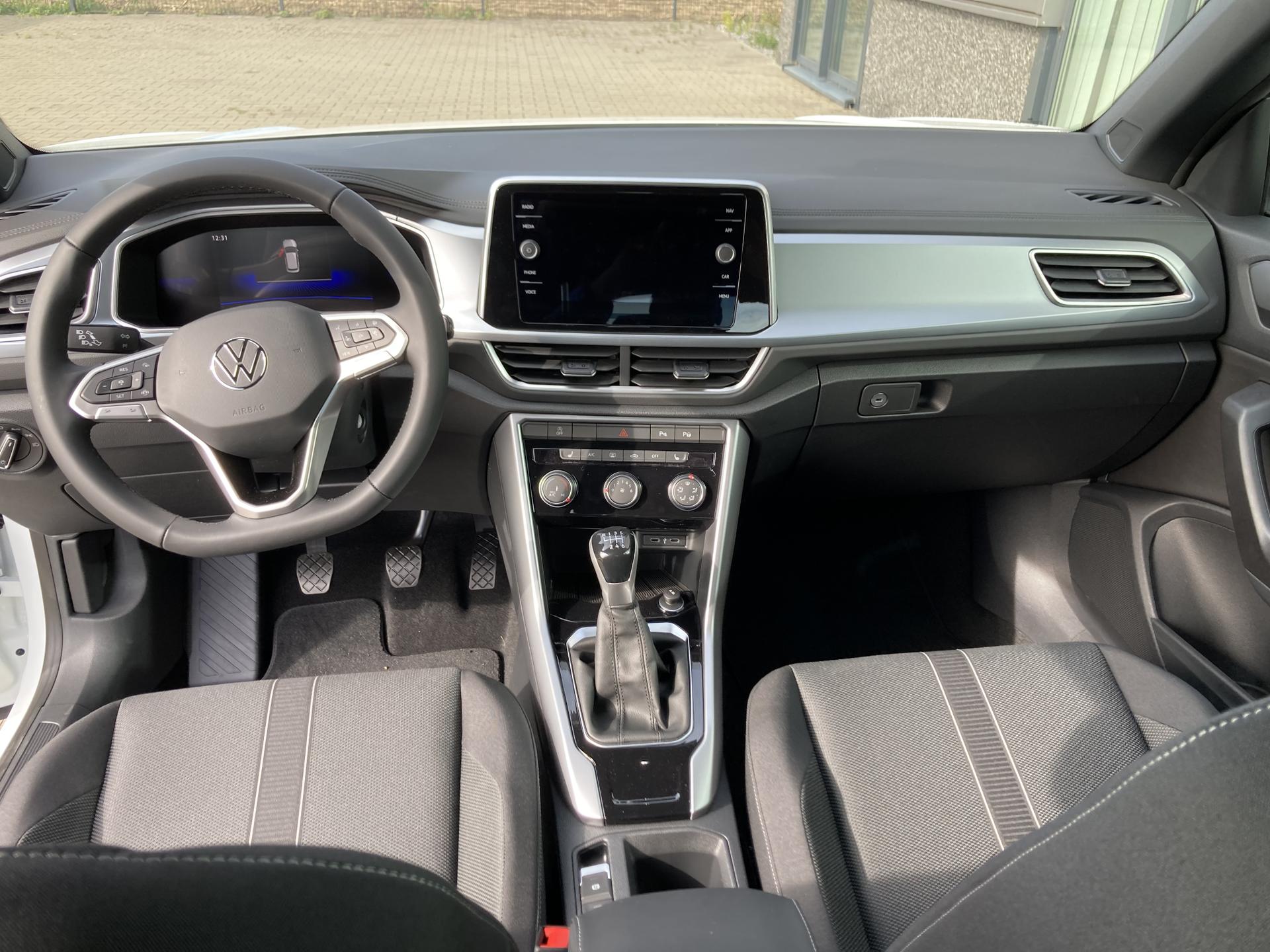 Volkswagen T-Roc Life Klima, Lane-Assist, ISOFIX, Front-Assist, Bluetooth,  6,5Comp Colour, 8 Digital Cockpit, Regensensor, LED, 16 ALU uvm.  Reimport EU-Neuwagen günstig kaufen