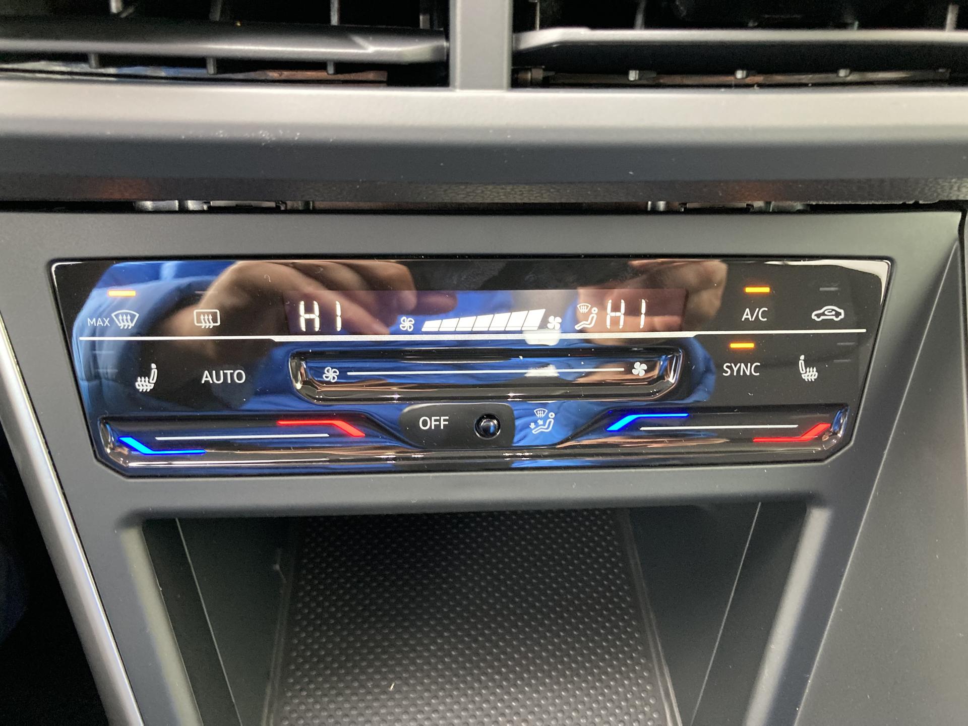 Volkswagen Taigo Life 1.0 TSI 95PS, Deep-Black Perleffekt, Climatronic,  Sitzheizung, Parksensoren vorne und hinten, Rückfahrkamera, 16 Alu,  Multifunktions-Lederlenkrad, App-Connect, LED-Scheinwerfer, Lane Assist,  Digitales Cockpit, ZV mit