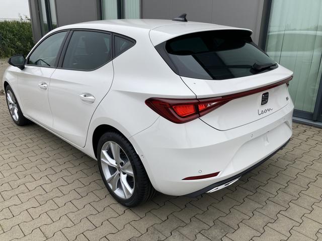 Seat Leon FR Max 1.5 TSI 150PS, 5 Jahre Garantie, 17" Alu, Winterpaket, Alarm, 3-Zonen-Climatronic, Abgedunkelte Scheiben, Park Assistent, Rückfahrkamera, Parksensoren vorn/hinten, Sportsitze, Media System PLUS 10,4"/Bluetooth + Full Link, Adaptiver Tempomat 