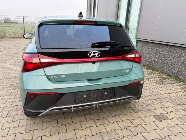 Hyundai i20 Family 1.2i 79PS, 5 Jahre Garantie, 16" Alufelgen, Winter-Paket, NAVIGATION 10,25", Klimaautomatik, Parksensoren hinten, Rückfahrkamera, Abgedunkelte Scheiben, Alarm, Lederlenkrad, Tempomat, Armlehne vorne, Reserverad, 4x elektr. Fensterheber, Fernlicht-Assiste 