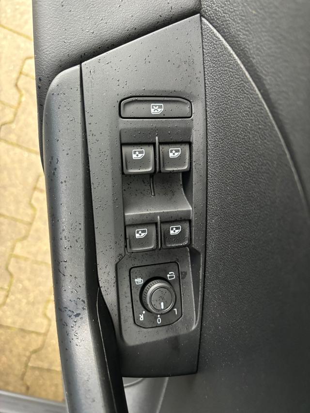 Volkswagen T-Cross Limited 1.0 TSI 95PS, 17"Alu, Rückfahrkamera, Keyless Access, Abgedunkelte Scheiben, Sicht-Paket, Metallic, Parksensoren vo/hi, LED-Scheinwerfer, Radio Composition 8", App-Connect, Klima, M-Lederlenkrad, Digitales Cockpit, Dachreling 