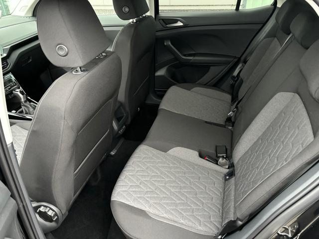 Volkswagen T-Cross Limited 1.0 TSI 95PS, 17"Alu, Rückfahrkamera, Keyless Access, Abgedunkelte Scheiben, Sicht-Paket, Metallic, Parksensoren vo/hi, LED-Scheinwerfer, Radio Composition 8", App-Connect, Klima, M-Lederlenkrad, Digitales Cockpit, Dachreling 