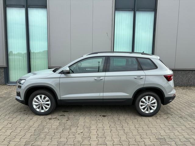 Skoda Karoq Sportline KURZZEITZULASSUNG VOR AUSLIEFERUNG**! 1.5 TSI 150PS DSG, 18" Alu, Matrix-LED-Scheinwerfer, Parksensoren vo/hi, Panorama-Kamera, Tempomat, Toter-Winkel, NAVIGATION, Canton-Sound, KESSY, Elektr. Heckklappe, Sitzheizung Frontscheibe beheizt 