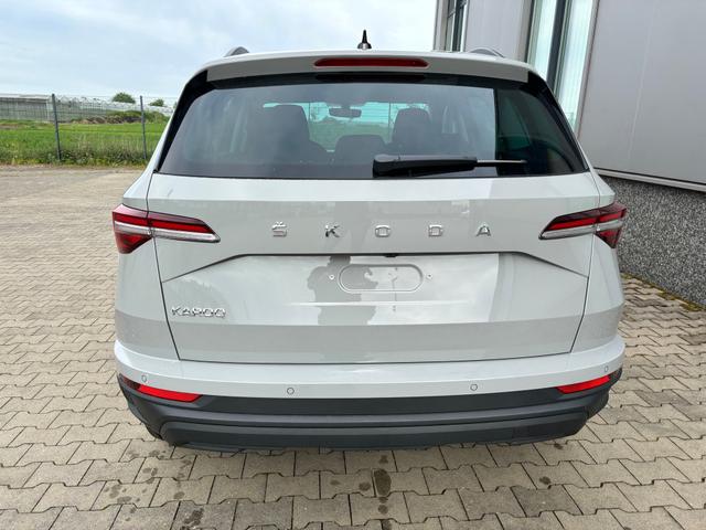 Skoda Karoq SELECTION Angebot f. Menschen mit Behinderung ab 50%! 2.0 TDI 115PS, 16"Alu, Climatronic, Dachreling, M-Lederlenkrad, LED-Scheinwerfer, Tempomat, Parksensoren hinten, Virtual Cockpit 8", SunSet, Infotainment 8" + Wireless SmartLink 