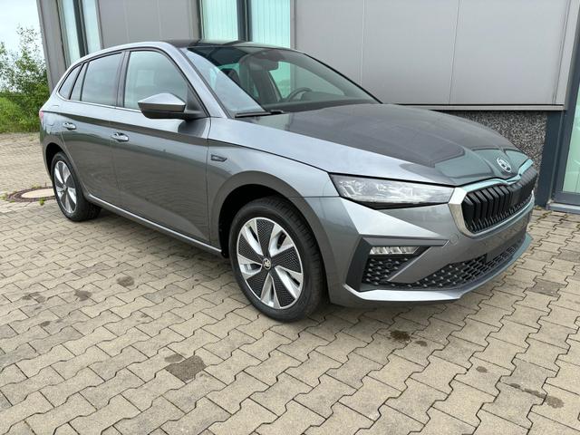 Skoda Scala Drive 130 Plus 1.5 TSI 150PS, 5 J. Garantie, 16" Alu, Elektr. Heckklappe, Kessy, Alarm, Parksensoren vo/hi, Kamera, Winterpaket, Climatronic, Tempomat, SunSet, Radio 8" + Wireless Smartlink, M-Lederlenkrad, Verlängerte Heckscheibe, LED-Scheinwerfer, NSW 