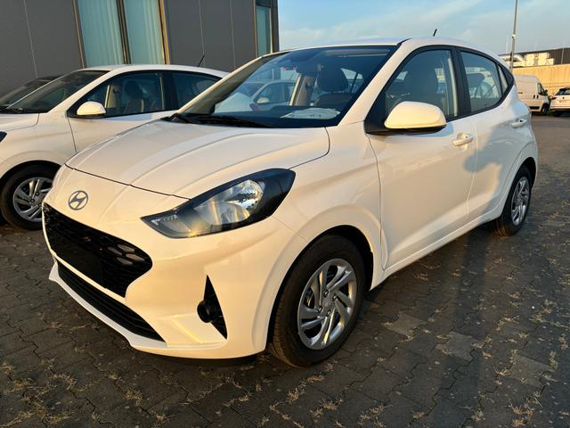 Hyundai i10 - Edition 1.0 63PS, Weiss, NAVIGATION, Klimaanlage, Rückfahrkamera, Parksensoren hinten, Tempomat, Alarm, Zentralverriegelung mit Fernbedienung, Armlehne vorn, Multifunktions-Lederlenkrad, Elektr. Fensterheber vorne Vorlauffahrzeuge