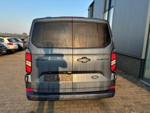 Ford Transit Custom Limited 2.0 TDCi 136PS 6-Gang L1H1, 5 Jahre Garantie, 16" Alu, LED-Scheinwerfer, Privacy-Glas, Keyless, Sitzheizung, Parksensoren vorne/hinten, Rückfahrkamera, Klimaautomatik, Tempomat, Frontscheibe beheizt, Radio 13" + Wireless 