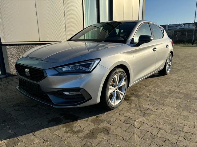 Seat Leon Style Family 1.5 eTSI Mild-Hybrid 150PS DSG/AUTOMATIK, 5J. Garantie, 16" Alu, 3-Zonen-Climatronic, Winterpaket, Rückfahrkamera, Parksensoren vorn/hinten, Adaptiver Tempomat, Armlehne, Fernlichtassistent, Media System PLUS 10,4", Full Digital Cockpit 