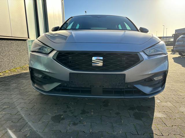 Seat Leon FR Max 1.5 TSI 150PS, 5 Jahre Garantie, 17" Alu, Winterpaket, Alarm, 3-Zonen-Climatronic, Abgedunkelte Scheiben, Park Assistent, Rückfahrkamera, Parksensoren vorn/hinten, Sportsitze, Media System PLUS 10,4"/Bluetooth + Full Link, Adaptiver Tempomat 