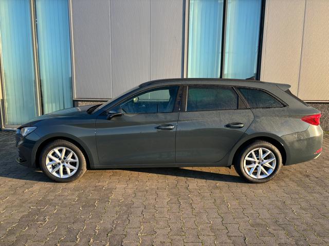 Seat Leon Sportstourer Style 1.5 TSI 115PS, 5 Jahre Garantie, 16" Alu, Climatronic, Parksensoren vorn/hinten, Media System PLUS 10,4"/Bluetooth, Tempomat, Full Digital Cockpit, LED-Scheinwerfer, M-Lederlenkrad, Reserverad, Verkehrszeichenerkennung 