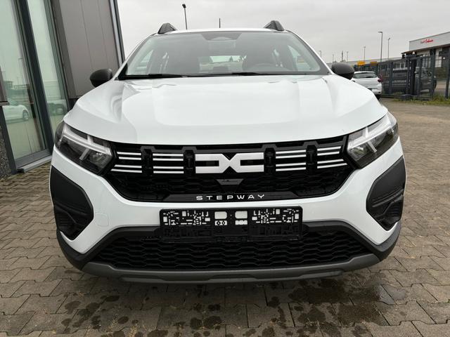 Dacia Sandero Stepway Extreme 1.0 TCe 90 CVT AUTOMATIK, 16" Alufelgen, Klimaautomatik, Parksensoren hinten, Rückfahrkamera, Hands-free, Radio 8"/DAB/Bluetooth/Smartphone-Applikation, Kunstleder-Lenkrad, Nebelscheinwerfer, Tempomat, Dachreling 