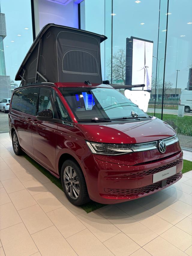 Volkswagen T7 California - Beach 2.0 TDI 150PS DSG (AUTOMATIK), Aufstelldach, Klimaanlage, Parksensoren vorne und hinten, Digital Cockpit Pro, Radio Ready2Discover 10" + Wireless App-Connect, Tempomat, LED-Scheinwerfer, M-Lederlenkrad, Schiebetüren links rechts