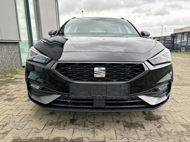 Seat Leon Sportstourer FR 1.5 TSI 150PS, 5 Jahre Garantie, 17" Alu, 3-Zonen-Climatronic, Abgedunkelte Scheiben, Parksensoren vorn/hinten, Sportsitze, Media System PLUS 10,4"/Bluetooth, Tempomat, Full Digital Cockpit, LED-Scheinwerfer, M-Lederlenkrad, Reserverad 