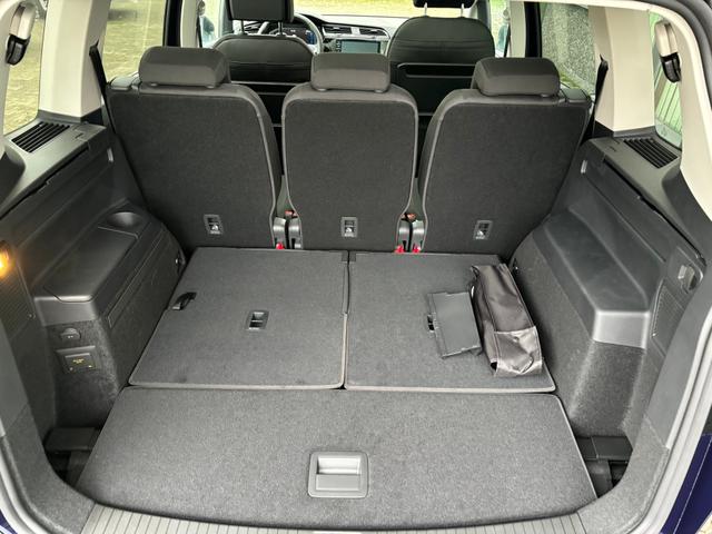 Volkswagen Touran Comfortline 2.0 TDI 122PS, Klima, Parksensoren vo/hi, ACC-Tempomat, Nebelscheinwerfer, Radio Ready2Discover 8", M-Lederlenkrad, Abgedunkelte Scheiben, Dachreling, Digital Cockpit 8" 