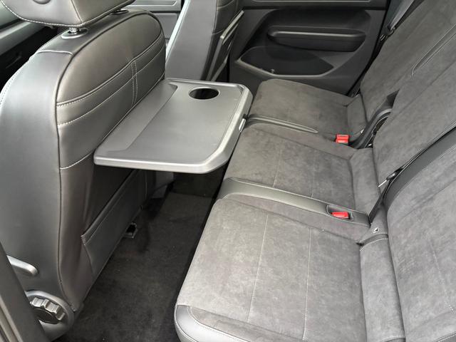 Volkswagen Caddy Style 1.5 TSI 115PS MAXI 7-Sitzer LANGER RADSTAND, 17" Alu, Dachreling, Climatronic, Parksensoren vorn/hinten, Rückfahrkamera, Privacy-Glas, LED-Scheinwerfer, Tempomat, Schiebetüre rechts und links, Heckklappe, Radio Ready2Discover, Digital Cockpit Pro 