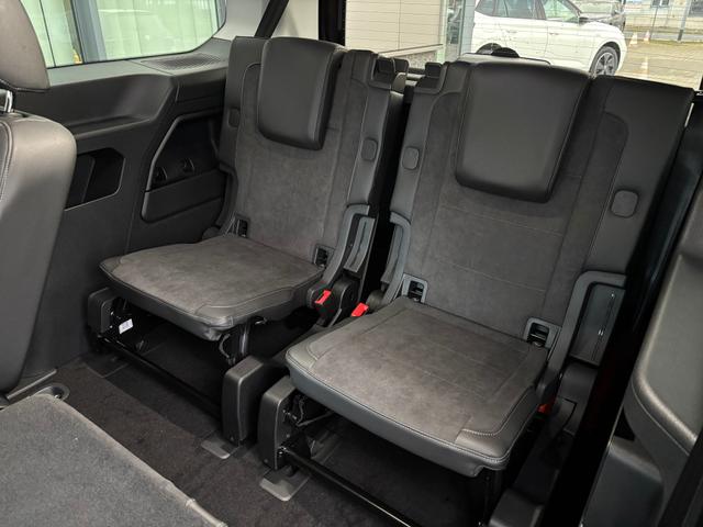 Volkswagen Caddy Style 1.5 TSI 115PS MAXI 7-Sitzer LANGER RADSTAND, 17" Alu, Dachreling, Climatronic, Parksensoren vorn/hinten, Rückfahrkamera, Privacy-Glas, LED-Scheinwerfer, Tempomat, Schiebetüre rechts und links, Heckklappe, Radio Ready2Discover, Digital Cockpit Pro 