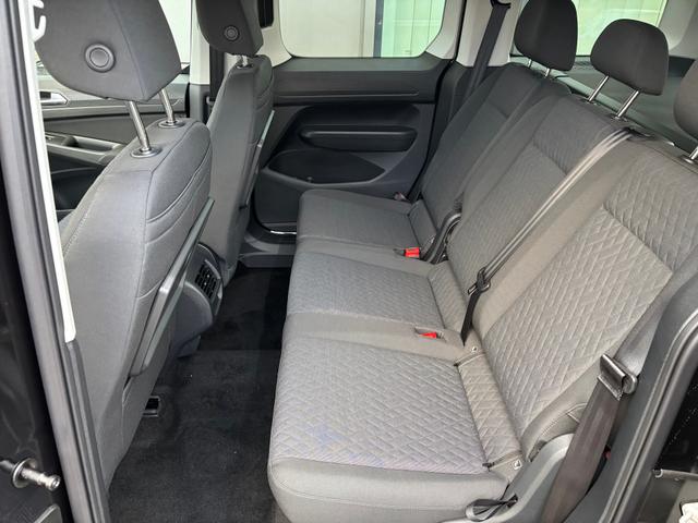 Volkswagen Caddy LIFE 1.5 TSI 115PS, Deep-Black, 2-Zonen-Climatronic, Parksensoren vo/hi, Rückfahrkamera, Digital Cockpit Pro, Radio 10" + Wireless App-Connect, M-Lederlenkrad, Abgedunkelte Scheiben hinten, Winterpaket, Ganzjahresreifen, Tempomat, Schiebetüren li/re 