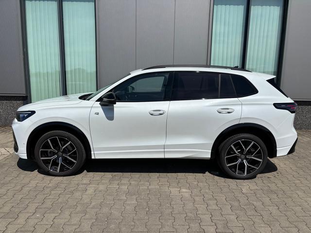 Volkswagen Tiguan R-Line 2.0 TDI 4MOTION 193PS DSG, PANORAMADACH, ANHÄNGERKUPPLUNG, IQ LIGHT, DESIGN-PAKET Black&Style, NAVI, DCC-Fahrwerk, 20" LEEDS schwarz, Area View, Alarm, Elektr. Heckklappe, Keyless,Massagefunktion, Park Assist, ACC, Sitzheizung, Climatranic 
