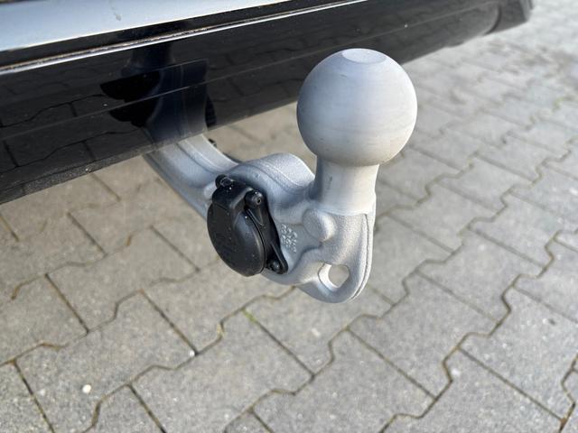 Volkswagen Tiguan R-Line 2.0 TDI 4MOTION 193PS DSG, PANORAMADACH, ANHÄNGERKUPPLUNG, IQ LIGHT, DESIGN-PAKET Black&Style, NAVI, DCC-Fahrwerk, 20" LEEDS schwarz, Area View, Alarm, Elektr. Heckklappe, Keyless,Massagefunktion, Park Assist, ACC, Sitzheizung, Climatranic 
