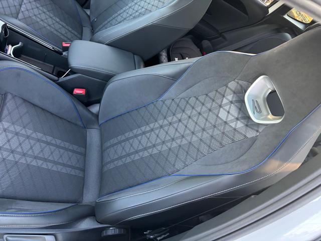 Volkswagen Tiguan R-Line 2.0 TDI 4MOTION 193PS DSG, PANORAMADACH, ANHÄNGERKUPPLUNG, IQ LIGHT, DESIGN-PAKET Black&Style, NAVI, DCC-Fahrwerk, 20" LEEDS schwarz, Area View, Alarm, Elektr. Heckklappe, Keyless,Massagefunktion, Park Assist, ACC, Sitzheizung, Climatranic 