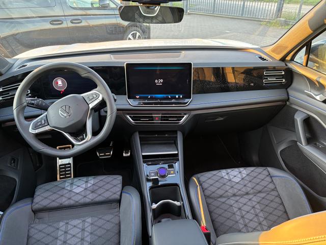 Volkswagen Tiguan R-Line 2.0 TDI 4MOTION 193PS DSG, PANORAMADACH, ANHÄNGERKUPPLUNG, IQ LIGHT, DESIGN-PAKET Black&Style, NAVI, DCC-Fahrwerk, 20" LEEDS schwarz, Area View, Alarm, Elektr. Heckklappe, Keyless,Massagefunktion, Park Assist, ACC, Sitzheizung, Climatranic 