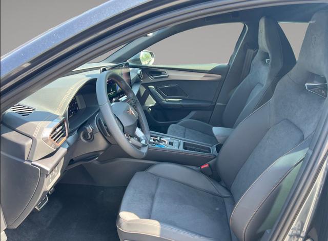 Cupra Leon Basis 1.5 TSI 150PS 6-Gang, 5 Jahre Garantie, 18" Alufelgen, Voll-LED-Scheinwerfer, 3Z-Climatronic, ACC/Tempomat, Digitales Cockpit, Full Link, Parksensoren v/h, Privacy-Glas, Multifunktions-Lederlenkrad, LED-Nebelscheinwerfer 