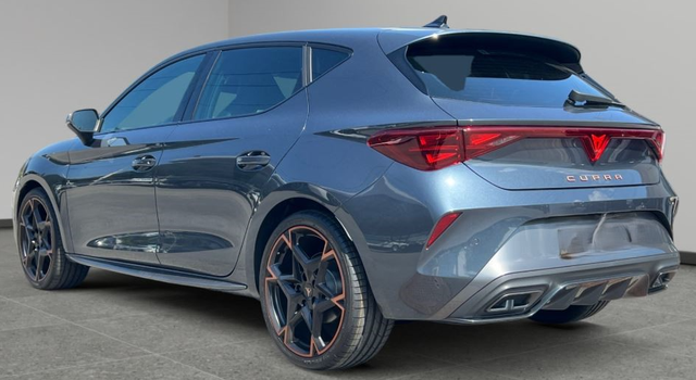 Cupra Leon Basis 1.5 TSI 150PS 6-Gang, 5 Jahre Garantie, 18" Alufelgen, Voll-LED-Scheinwerfer, 3Z-Climatronic, ACC/Tempomat, Digitales Cockpit, Full Link, Parksensoren v/h, Privacy-Glas, Multifunktions-Lederlenkrad, LED-Nebelscheinwerfer 