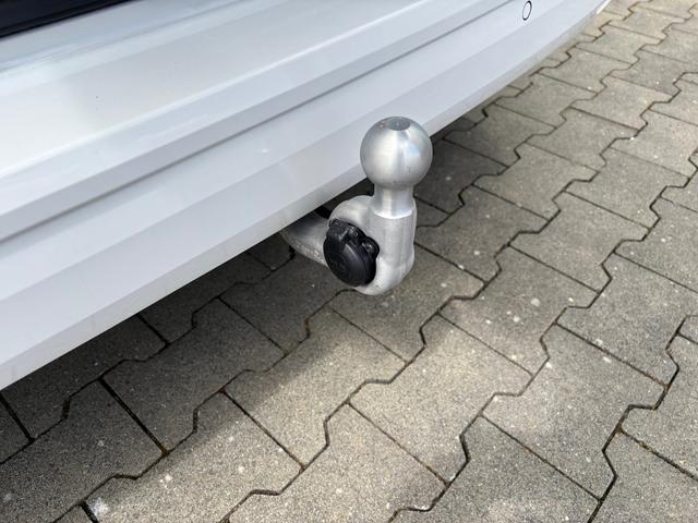 Volkswagen T7 California Beach Tour 2.0 TSI 204PS DSG, 5 Sitzer + 4 Schlafplätze, 17" Alu, Drehsitze vorn, Privacy-Glas, Technikbox 230V, Aufstelldach, Klima, Parksensoren, Radio Ready2Discover App-Connect, M-Lederlenkrad, Schiebetüre links/rechts, Digital Cockpit, ACC/Tempomat 