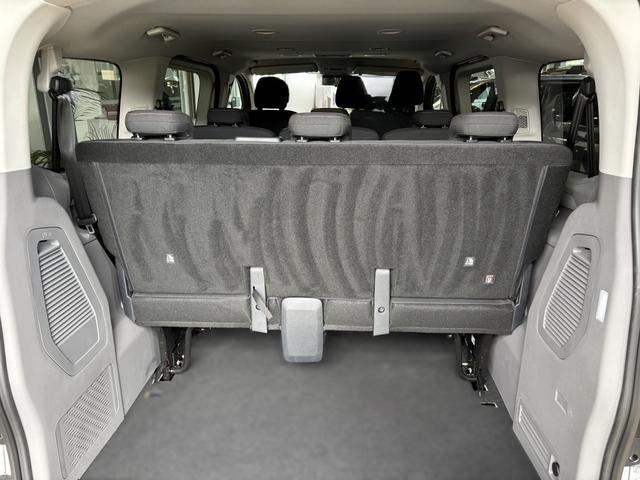 Volkswagen T7 Caravelle Basis 2.0 TDI 110PS, 8-Sitzer, LED-Scheinwerfer, 3-Zonen-Climatronic, Parksensoren vorn/hinten, Rückfahrkamera, Privacy-Glas, Tempomat, Radio 13" + Wireless-App-Connect, Digitales Cockpit 