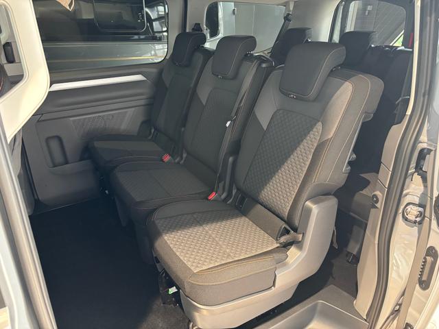 Volkswagen T7 Caravelle Basis 2.0 TDI 110PS, 8-Sitzer, LED-Scheinwerfer, 3-Zonen-Climatronic, Parksensoren vorn/hinten, Rückfahrkamera, Privacy-Glas, Tempomat, Radio 13" + Wireless-App-Connect, Digitales Cockpit 