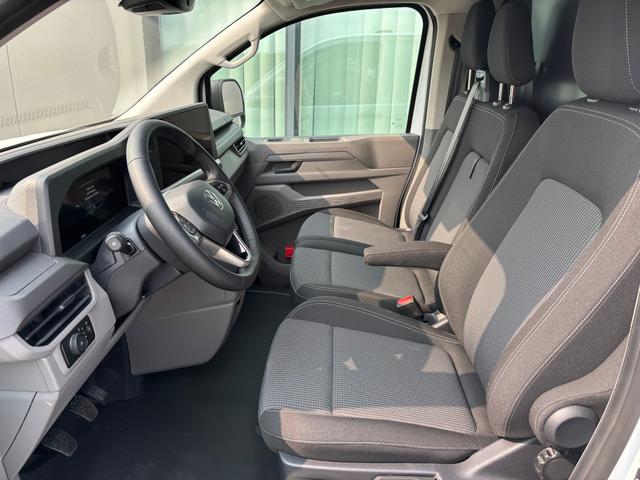Volkswagen T7 Kastenwagen Basis 2.0 TDI 110PS 6-Gang kurzer Radstand, Parksensoren hinten, Tempomat, Zentralverriegelung + Keyless Start, Radio 13" Wireless App-Connect, Schiebetüre rechts, Heckklappe 