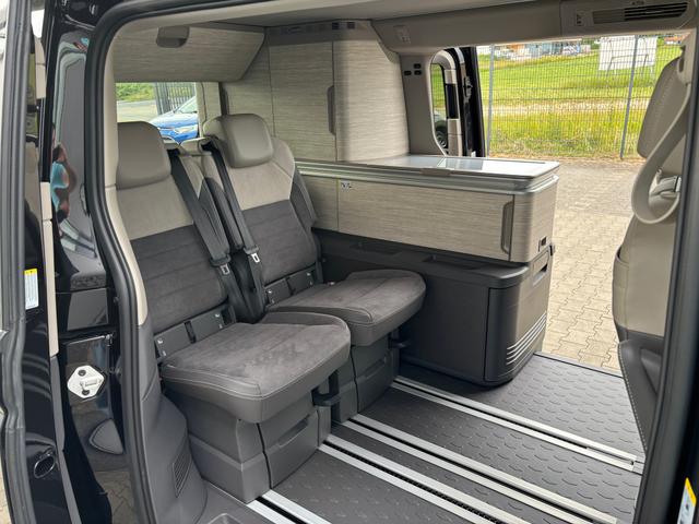 Volkswagen T7 California Ocean 1.5 eHybrid (PLUG-IN-HYBRID) 245PS ALLRAD DSG (AUTOMATIK), 17" Alu, ELEKTRISCHES Aufstelldach, Privacy-Glas, 3-Zonen-Climatronic, KÜCHE, Standheizung, Sitzheizung, Parksensoren vorne und hinten, Digital Cockpit Pro, Radio Ready2Discover 10" + Wireless Ap 