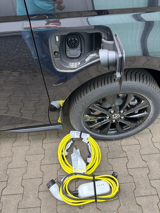 Volkswagen T7 California Ocean 1.5 eHybrid (PLUG-IN-HYBRID) 245PS ALLRAD DSG (AUTOMATIK), 17" Alu, ELEKTRISCHES Aufstelldach, Privacy-Glas, 3-Zonen-Climatronic, KÜCHE, Standheizung, Sitzheizung, Parksensoren vorne und hinten, Digital Cockpit Pro, Radio Ready2Discover 10" + Wireless Ap 