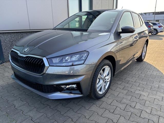 Skoda Fabia Sondermodell 130 Jahre PREMIUM 1.0 TSI 95PS, Grau-Metallic, 16" ALU, SunSet, Parksensoren vo/hi, Kamera, Kessy, Alarm, Toter-Winkel, Virtual Cockpit 10", LED-Scheinwerfer, M-Lederlenkrad beheizt, NSW Sitzheizung, Tempomat, Climatronic, Infotainment 8"+Smartlink 