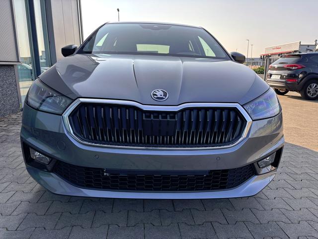 Skoda Fabia Sondermodell 130 Jahre PREMIUM 1.0 TSI 95PS, Grau-Metallic, 16" ALU, SunSet, Parksensoren vo/hi, Kamera, Kessy, Alarm, Toter-Winkel, Virtual Cockpit 10", LED-Scheinwerfer, M-Lederlenkrad beheizt, NSW Sitzheizung, Tempomat, Climatronic, Infotainment 8"+Smartlink 
