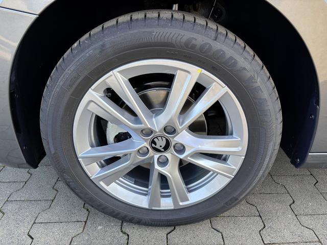 Skoda Fabia Sondermodell 130 Jahre PREMIUM 1.0 TSI 95PS, Grau-Metallic, 16" ALU, SunSet, Parksensoren vo/hi, Kamera, Kessy, Alarm, Toter-Winkel, Virtual Cockpit 10", LED-Scheinwerfer, M-Lederlenkrad beheizt, NSW Sitzheizung, Tempomat, Climatronic, Infotainment 8"+Smartlink 