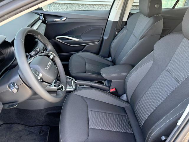 Skoda Fabia Sondermodell 130 Jahre PREMIUM 1.0 TSI 95PS, Grau-Metallic, 16" ALU, SunSet, Parksensoren vo/hi, Kamera, Kessy, Alarm, Toter-Winkel, Virtual Cockpit 10", LED-Scheinwerfer, M-Lederlenkrad beheizt, NSW Sitzheizung, Tempomat, Climatronic, Infotainment 8"+Smartlink 