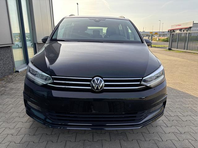 Volkswagen Touran 1.5 TSI 150PS ; 5-SITZER, Schwarz-Met, 17" Alu, Sitzheizung, Elektr. Heckklappe, Keyless, Alarm, IQ-LIGHT LED-Scheinwerfer, Parksensoren v/h, Rückfahrkamera, ACC Tempomat, M-Lederlenkrad, Digitales Cockpit, 3-Zonen-Climatronic, Wireless App-Connect 