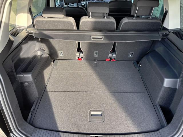 Volkswagen Touran 1.5 TSI 150PS ; 5-SITZER, Schwarz-Met, 17" Alu, Sitzheizung, Elektr. Heckklappe, Keyless, Alarm, IQ-LIGHT LED-Scheinwerfer, Parksensoren v/h, Rückfahrkamera, ACC Tempomat, M-Lederlenkrad, Digitales Cockpit, 3-Zonen-Climatronic, Wireless App-Connect 