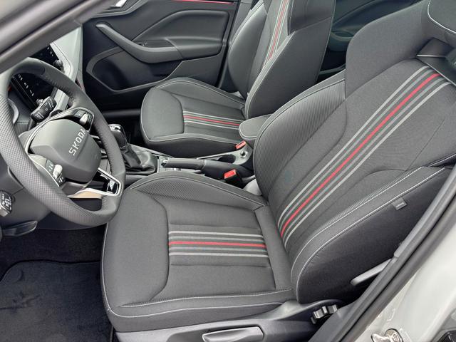 Skoda Scala Monte Carlo 1.0 TSI 115PS DSG, MOON-WHITE MET, Panoramadach, 17"Alu, Climatronic, MATRIX-LED, Kessy, Verlängerte Heckscheibe, SunSet, Parksensoren vorn/hinten, Rückfahrkamera, Tempomat, Winter-Paket, Sport-M-Lederlenkrad beheizt, Virtual Cockpit, Radio 8", SmartLin 