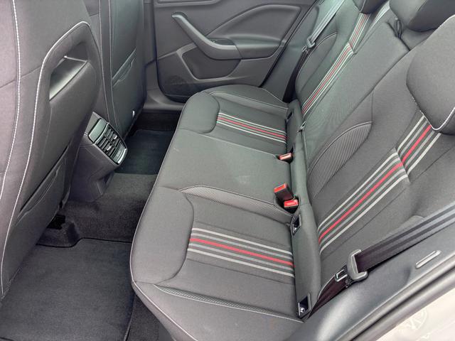 Skoda Scala Monte Carlo 1.0 TSI 115PS DSG, MOON-WHITE MET, Panoramadach, 17"Alu, Climatronic, MATRIX-LED, Kessy, Verlängerte Heckscheibe, SunSet, Parksensoren vorn/hinten, Rückfahrkamera, Tempomat, Winter-Paket, Sport-M-Lederlenkrad beheizt, Virtual Cockpit, Radio 8", SmartLin 